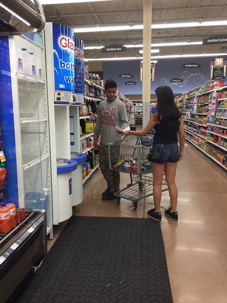 SplitterKeyClub's tweet image. Here is some of our favorite random acts of kindness! Can’t wait to see yours💙 happy Key Club week!! #splitterkindness