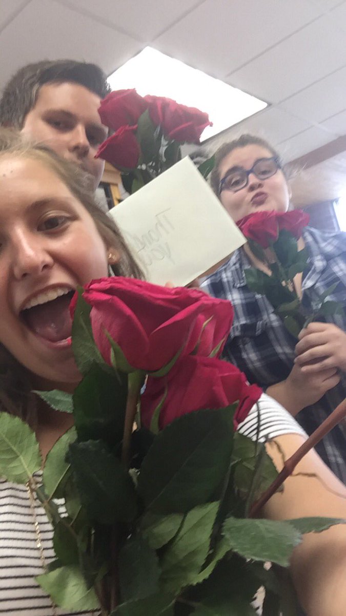 SplitterKeyClub's tweet image. Here is some of our favorite random acts of kindness! Can’t wait to see yours💙 happy Key Club week!! #splitterkindness