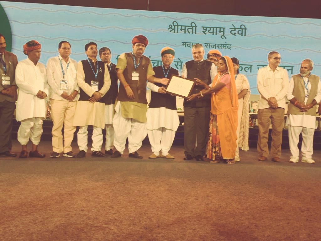 arjunrammeghwal's tweet photo. Few more glimpses of valedictory session of @GramRajasthan
#GRAM2017 #GRAMUdaipur #GRAMRajasthan https://t.co/vh9SGWqnFs