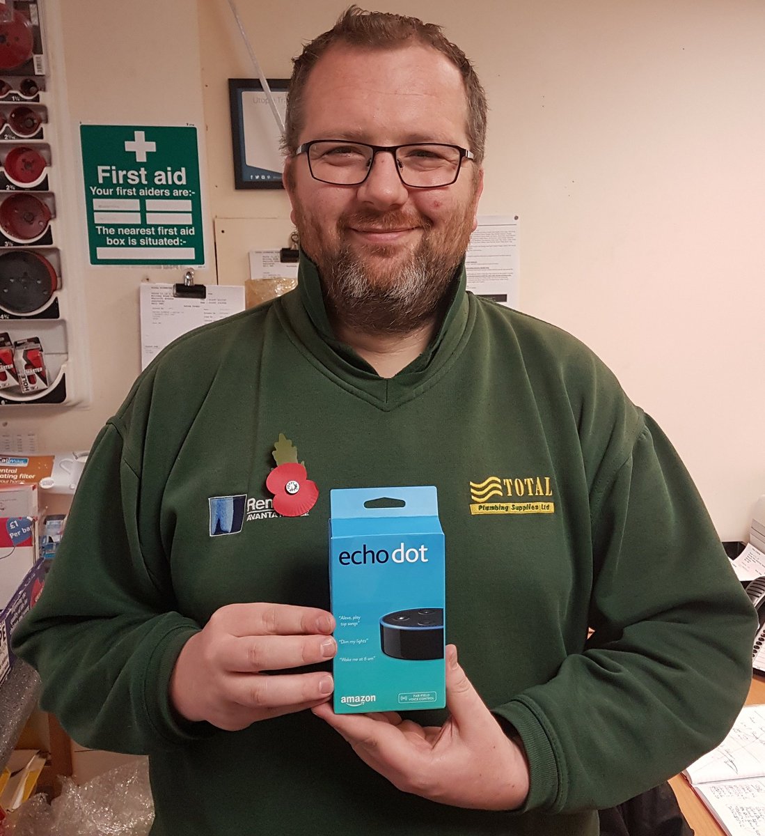 totalplumbinguk's tweet photo. Well this just arrived, very quick delivery as I only found out I won yesterday lunchtime!!! 🎁
Thank you @HpmMag for such an amazing prize 🤘
'Alexa, shall I hide this from the kids when I get home?' 😎
#SmilingAtWork https://t.co/3biRifRutw