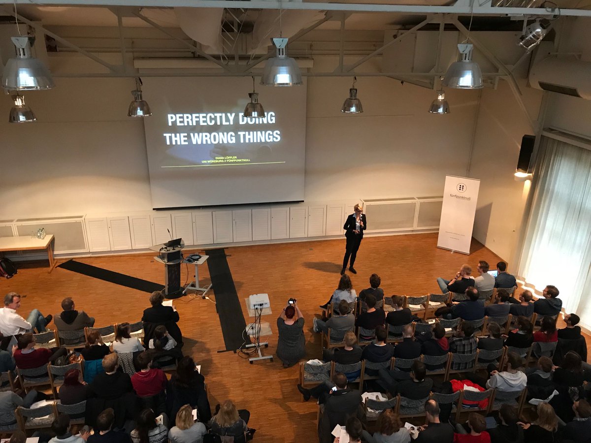 fuenfpunktnull's tweet photo. Diana von @fuenfpunktnull startet mit unserm Vortrag “Perfectly doing the wrong things” auf dem #wud2017 in Würzburg https://t.co/UOJ3lHhfHJ