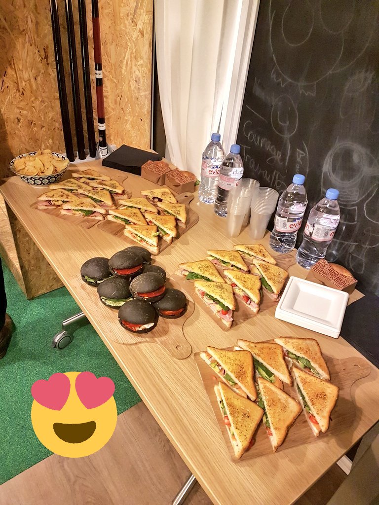 UserlynX's tweet photo. Chez @Nextdoor_fr on sait recevoir les participants de notre atelier ! Au top !👍🏼 #UX #testezsmart #digital https://t.co/qcuWIFaplb