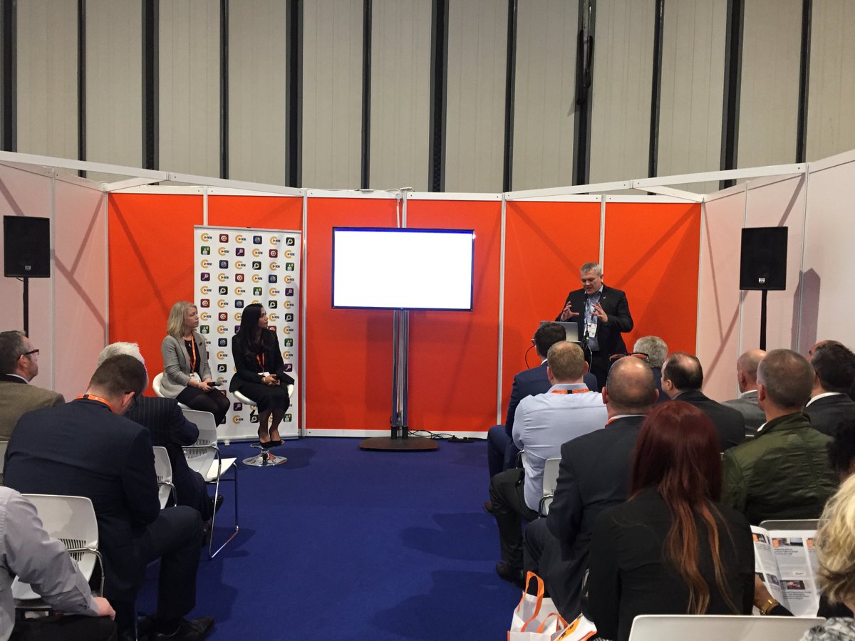 citnow's tweet photo. From #online to on-site: @alistairworld talks about the influence of #video and images at @AMchatter #AML2017. Back on at 14:30! https://t.co/TbYfHPxdIC