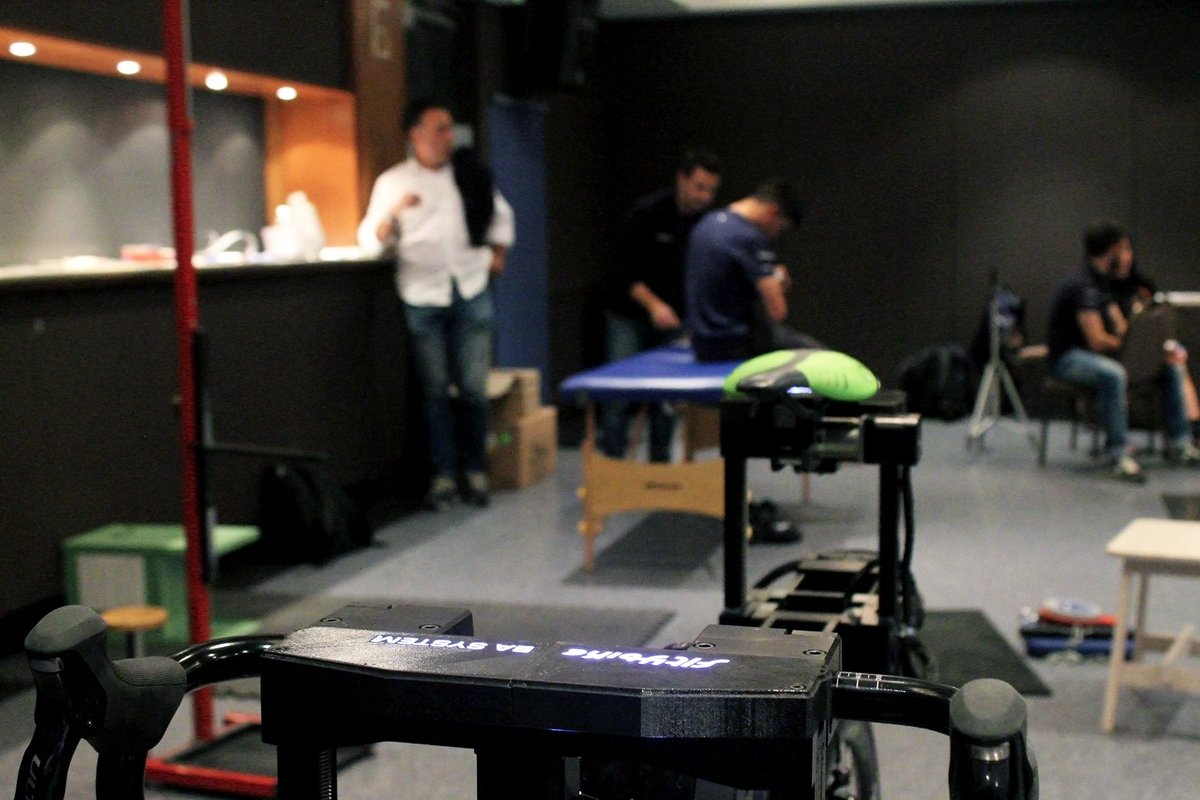 Fit4bike_com's tweet photo. Very exited with the collaboration of @Fit4bike_com with @Movistar_Team , providing our leading edge technology and knowledge on #cycling #biomechanics.
Photos, part 1. Stay tuned to the second part ;) 

#Fit4bike #SomosMovistarTeam #BASystem #3DMotionCapture #bikefitting https://t.co/hTZ4VElFFO
