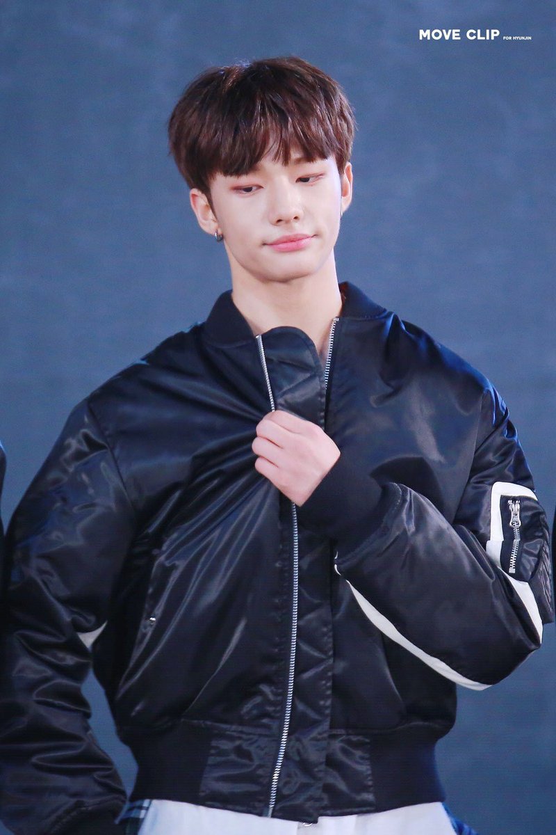 7neocity's tweet photo. hyunjin’s in his bomber jacket💞💗💘💕💘 #Straykids #Hyunjin cr: Movie Clip - for Hyunjin https://t.co/Q50klhkBnv