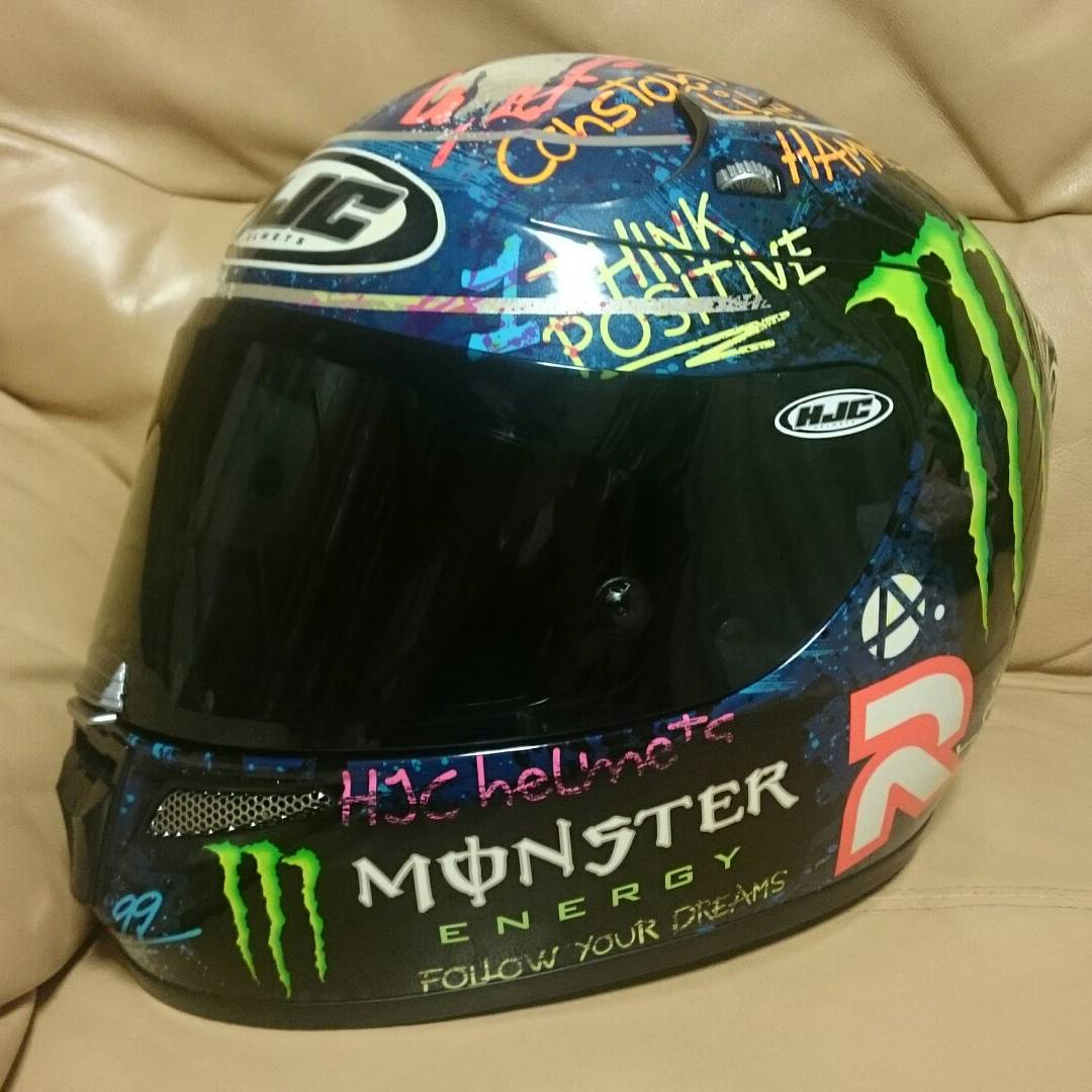 Lege2K's tweet photo. ついにゲット❗❗graffiti lorenzo👿
#HJC
#RPHA10
#graffitilorenzo
#JL99
#jorgelorenzo https://t.co/hUVH4BjIqf