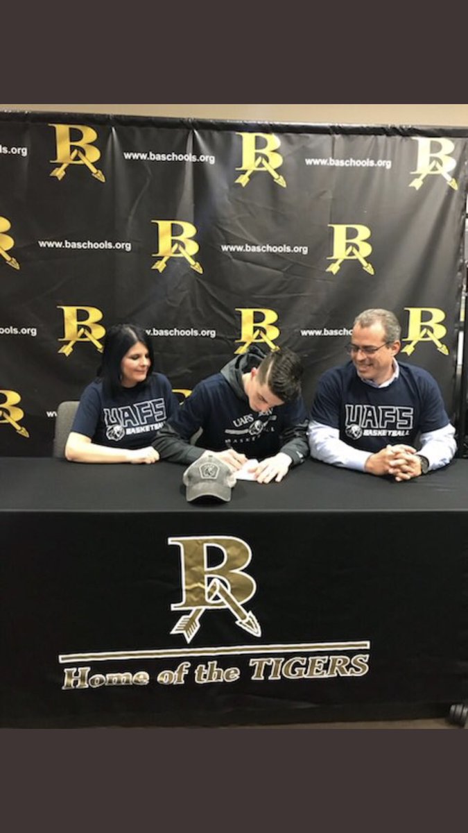 BelowTheRimOK's tweet photo. Congratulations to @braden_boyer aka Big B on signing with University of Arkansas Ft. Smith! They got a special one! BTR class of 2018 https://t.co/NmXBxLXWg0