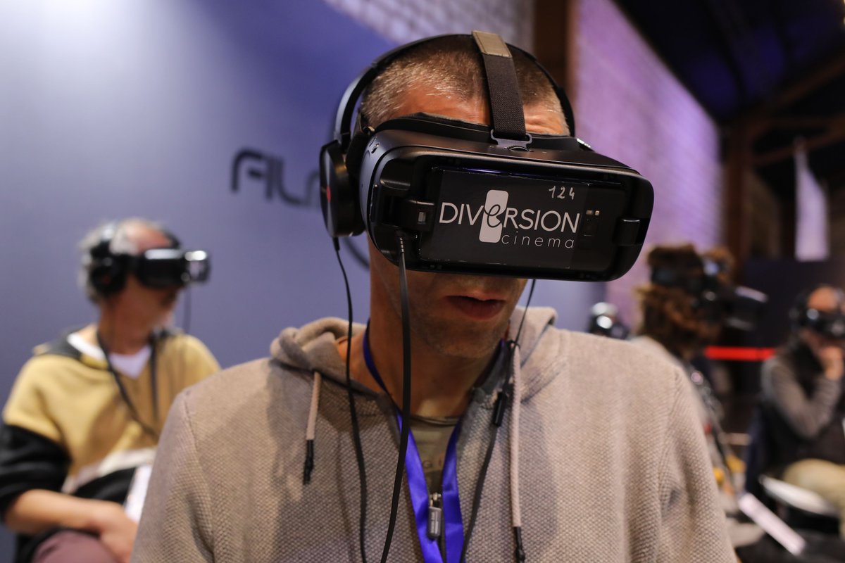 screen4allforum's tweet photo. Il est encore temps de profiter des expériences VR et 360 au Dock Eiffel ! #SATIS2017 #Screen4ALL2017 https://t.co/MpTEGc6G8g