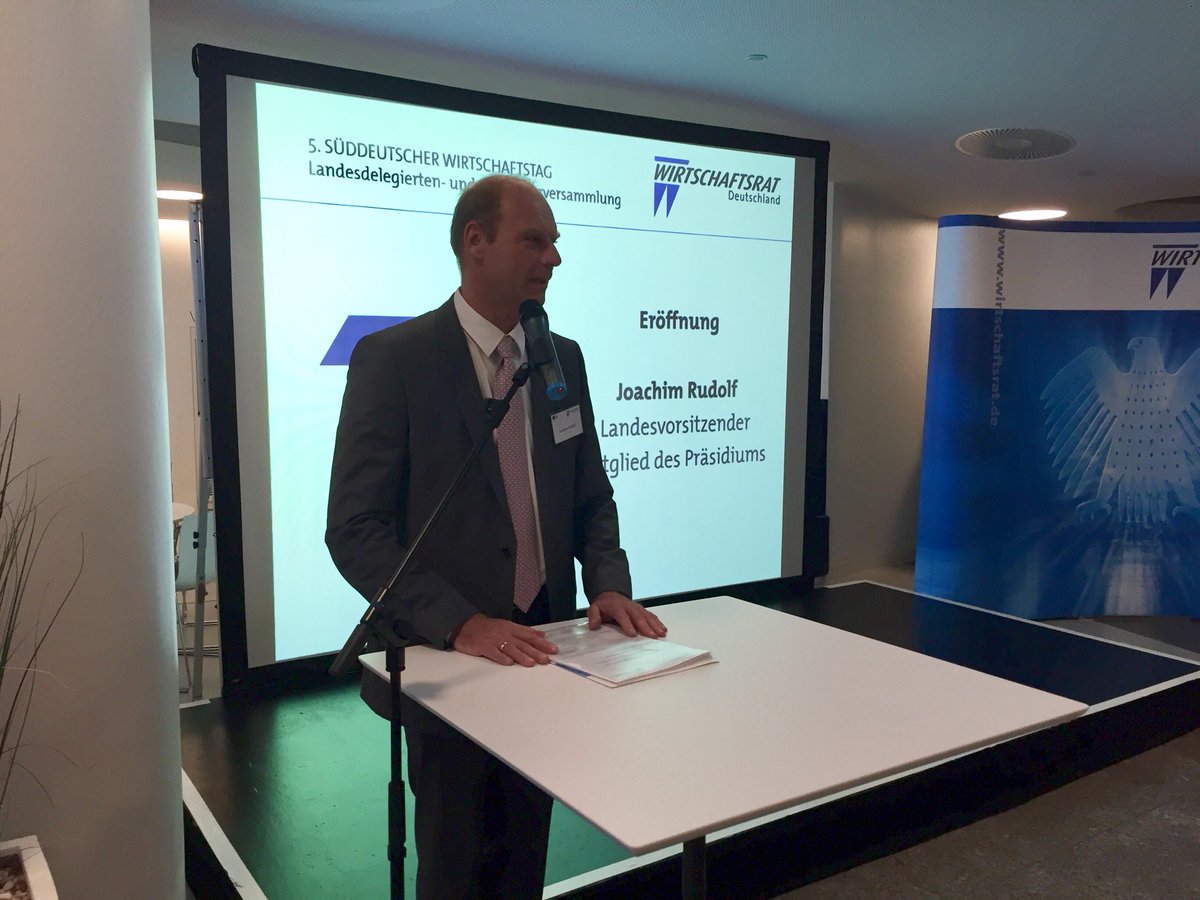 wratbw's tweet photo. Mitgliederversammlung 2017: Joachim Rudolf mit 94 % der Stimmen erneut für zwei Jahre zum Landesvorsitzenden @wirtschaftsrat #BadenWürttemberg gewählt. Herzlichen Glückwunsch und viel Erfolg! #wrat https://t.co/Wh9953JiOi