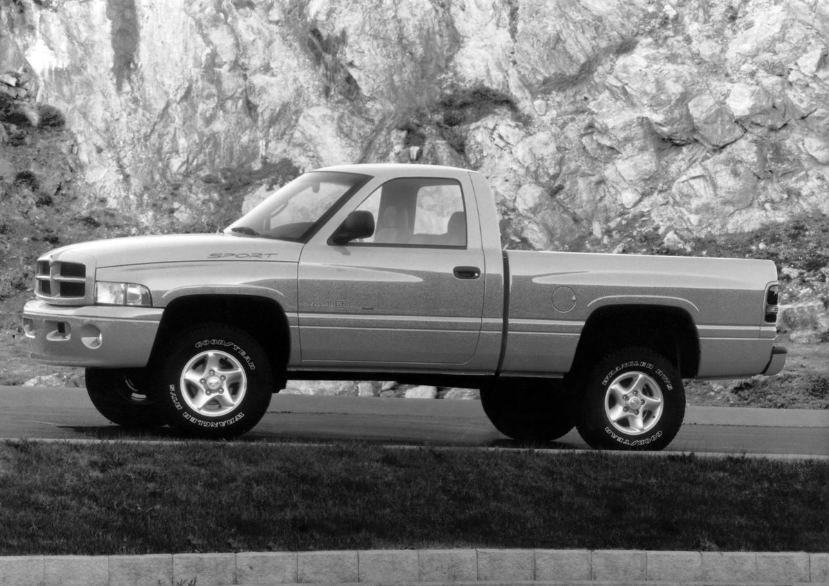 ExecDodgeJeep's tweet photo. This 1999 Ram 1500 Sport reminds us that being rugged is an ageless Ram Trucks pastime. #Throwback #RamLife #TBT https://t.co/eEbzfT5E5Y