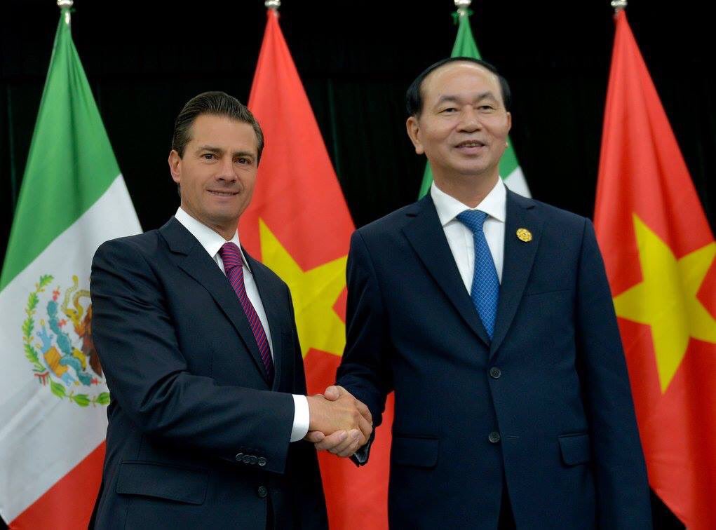 ESanchezHdz's tweet photo. El Presidente @EPN se reunió con el Presidente de la República Socialista de Vietnam, Tran Dai Quang, previo a la Reunión de Líderes Económicos del Foro de #APEC2017 https://t.co/afO9CNrMHX