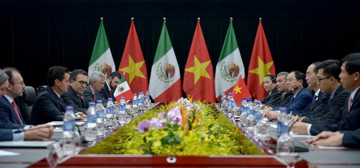 ESanchezHdz's tweet photo. El Presidente @EPN se reunió con el Presidente de la República Socialista de Vietnam, Tran Dai Quang, previo a la Reunión de Líderes Económicos del Foro de #APEC2017 https://t.co/afO9CNrMHX