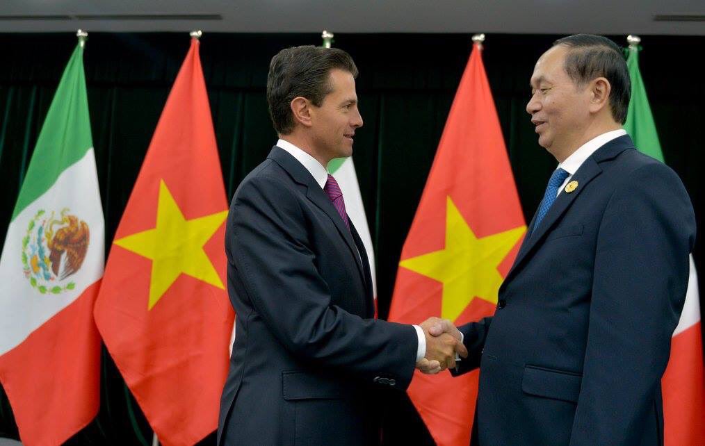 ESanchezHdz's tweet photo. El Presidente @EPN se reunió con el Presidente de la República Socialista de Vietnam, Tran Dai Quang, previo a la Reunión de Líderes Económicos del Foro de #APEC2017 https://t.co/afO9CNrMHX