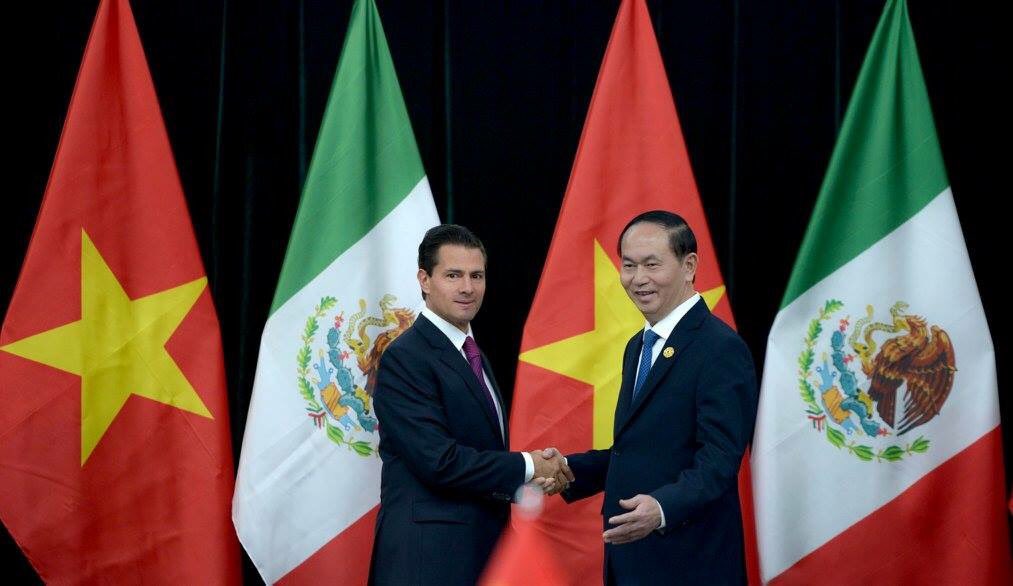 ESanchezHdz's tweet photo. El Presidente @EPN se reunió con el Presidente de la República Socialista de Vietnam, Tran Dai Quang, previo a la Reunión de Líderes Económicos del Foro de #APEC2017 https://t.co/afO9CNrMHX