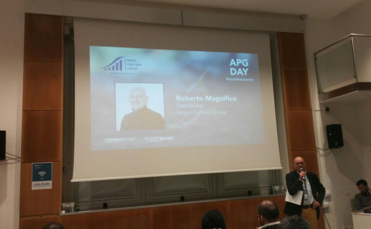 SpidChain's tweet photo. Roberto Magnifico introduce il quinto #APGday @EnLabs - @LVentureGroup @AngelPartnerGr https://t.co/VtZW4XTMMo