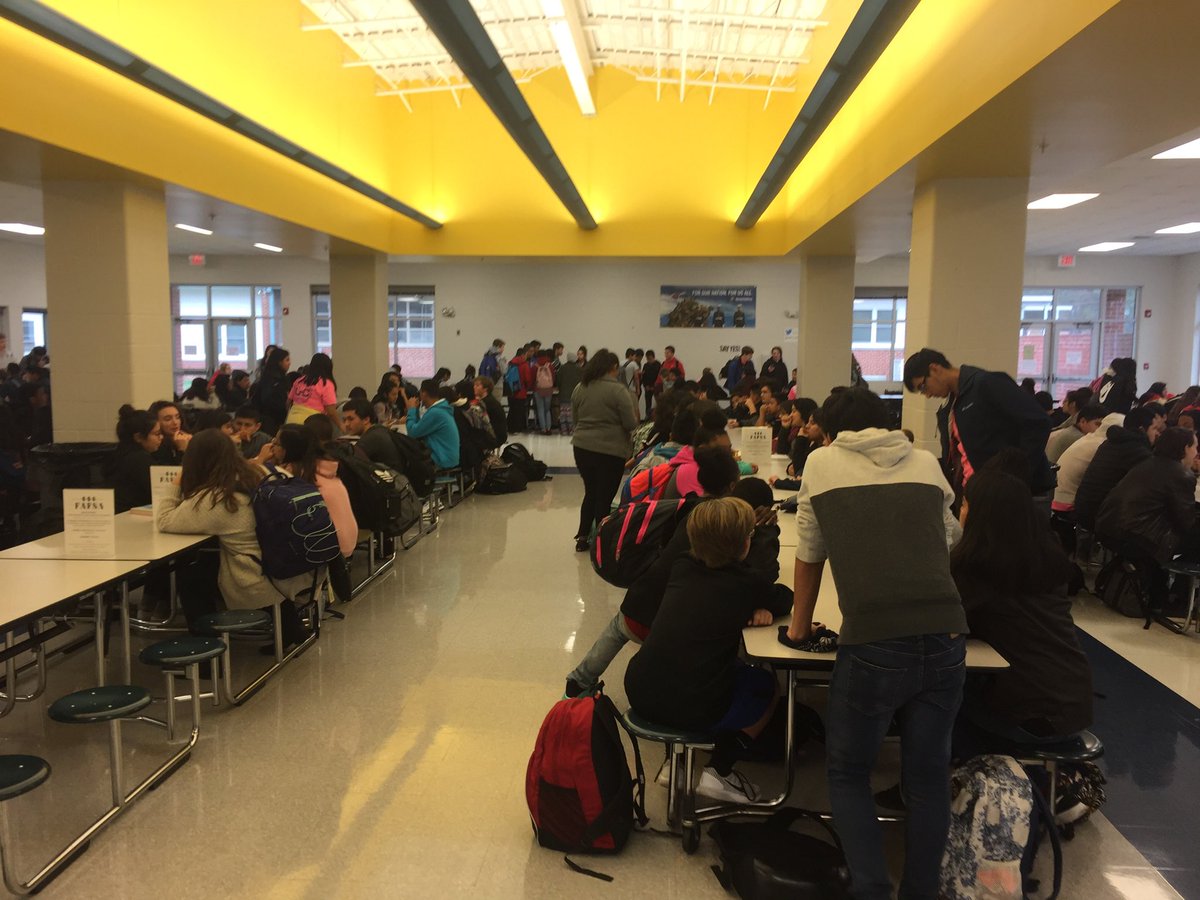 JMHSJets's tweet photo. Our Class of 2020 working with our upperclassmen as part of our continued Freshmen Success Series. #ccasis #allkidscan https://t.co/EWDdXJnAPU