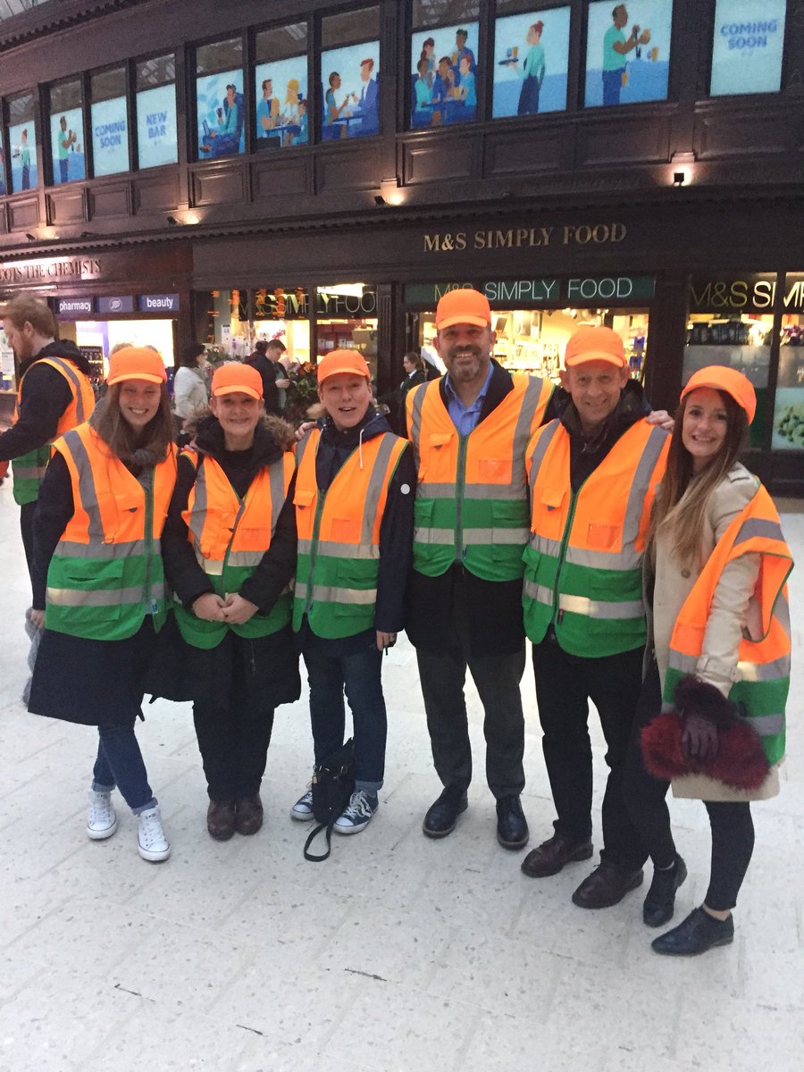 BrianFulton71's tweet photo. Team building at #glasgowcentral @CalMacFerries @BlairMogliaCFL @ShonaIsobel #calmaccommunity https://t.co/uB2glfu5jG