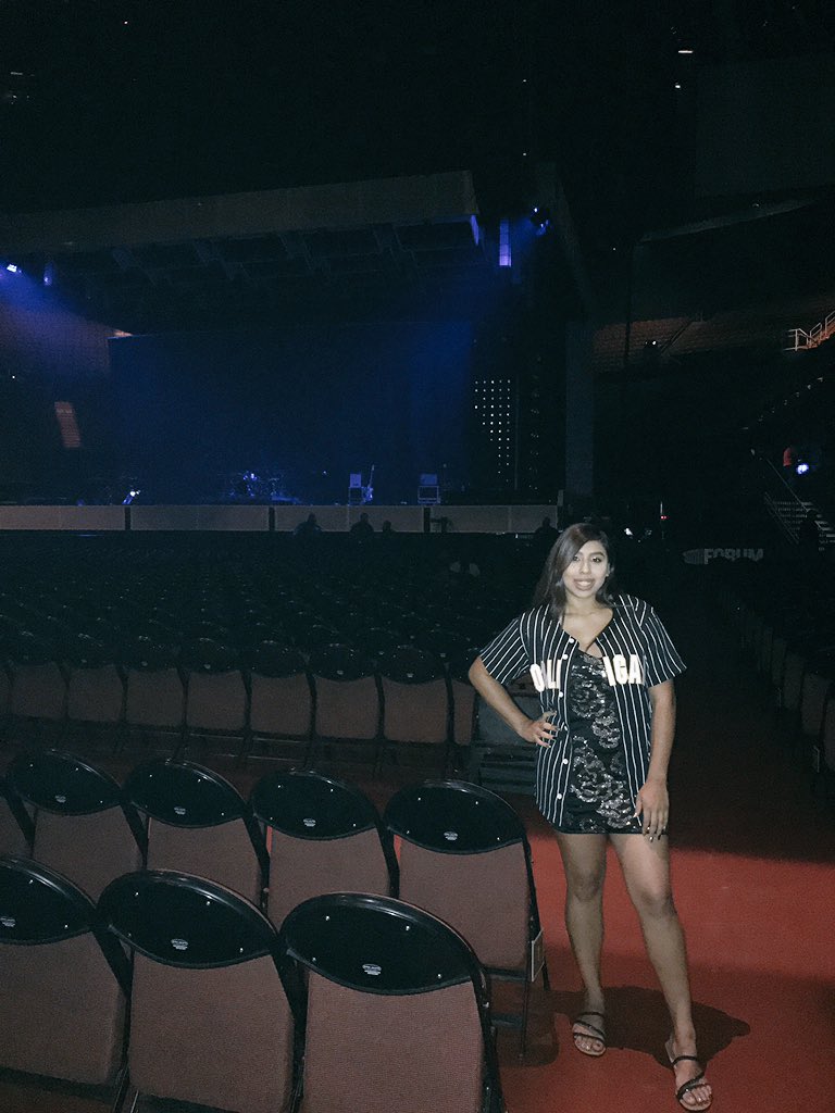 ayye_its_alicia's tweet photo. Last night at the @BrunoMars concert Milton got down on one knee &amp; asked me to marry him while "Marry You" was being performed😭💍I SAID YES 💞 https://t.co/MdXeaWB463