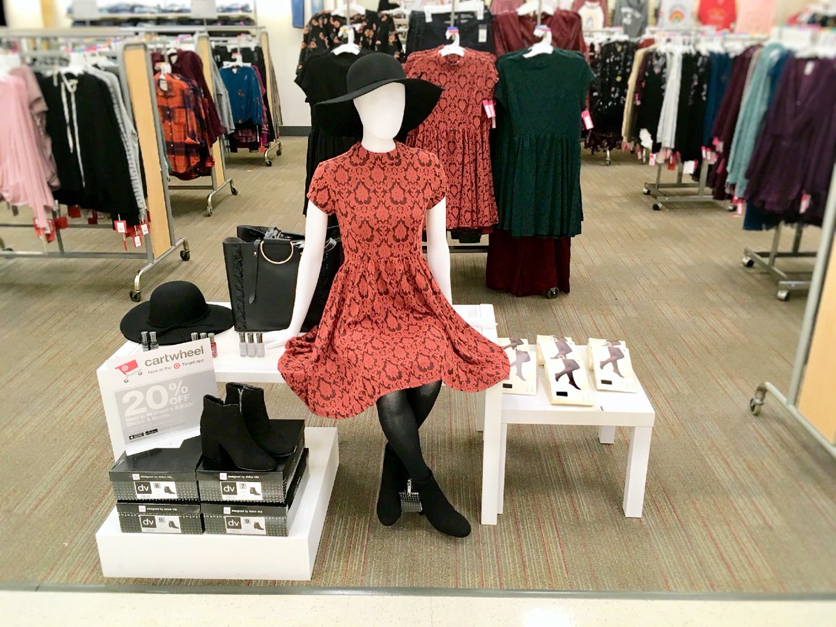 VMBeccaH's tweet photo. I am digging these hot + cold mannequin looks #vml @TargetStyle https://t.co/lQdElIXqlr