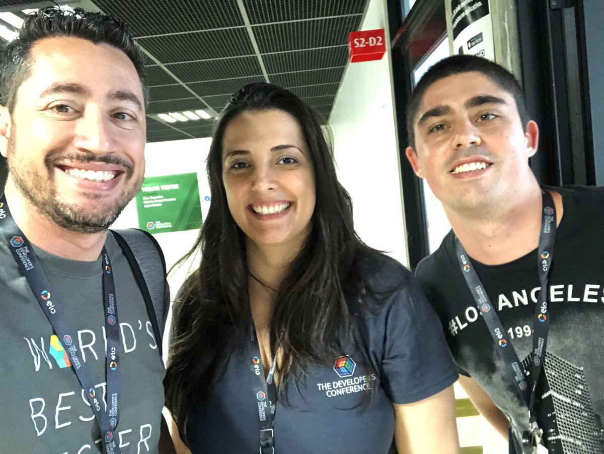 eliasnogueira's tweet photo. Vizinhos de trilha #TrilhaJava #TrilhaTeste #TheDevConf
@realpestano @machadfe https://t.co/V6HiXF99I5