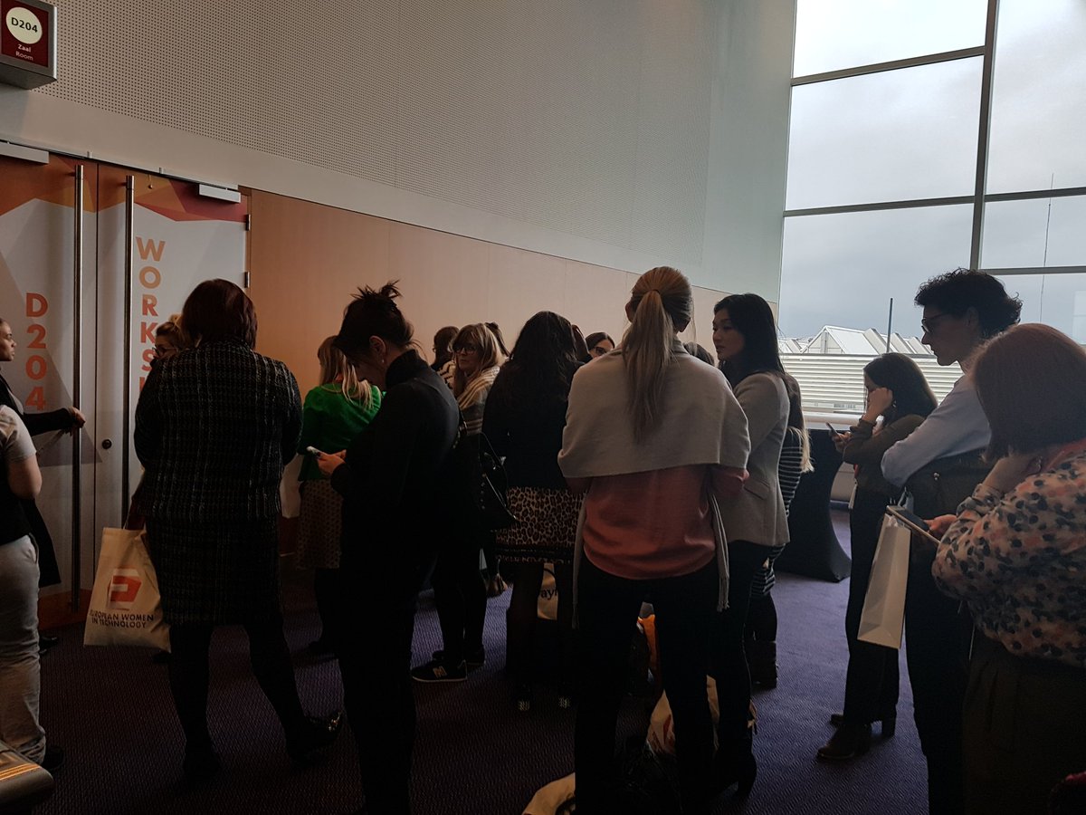 jhjakubowska's tweet photo. The crowd is gathering for @SearraDodds talk #AskWinTech @TRC_media #womenintech https://t.co/RzW5HqDmFn
