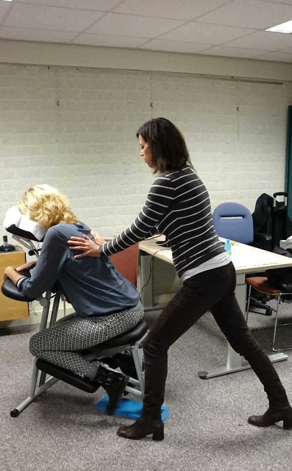 Gisteren kennisgemaakt en 3 gratis stoelmassages gegeven bij gemeente Edam-Volendam. Een pilot stoelmassage volgt nog deze maand, leuk! ontspannenwerken.nu