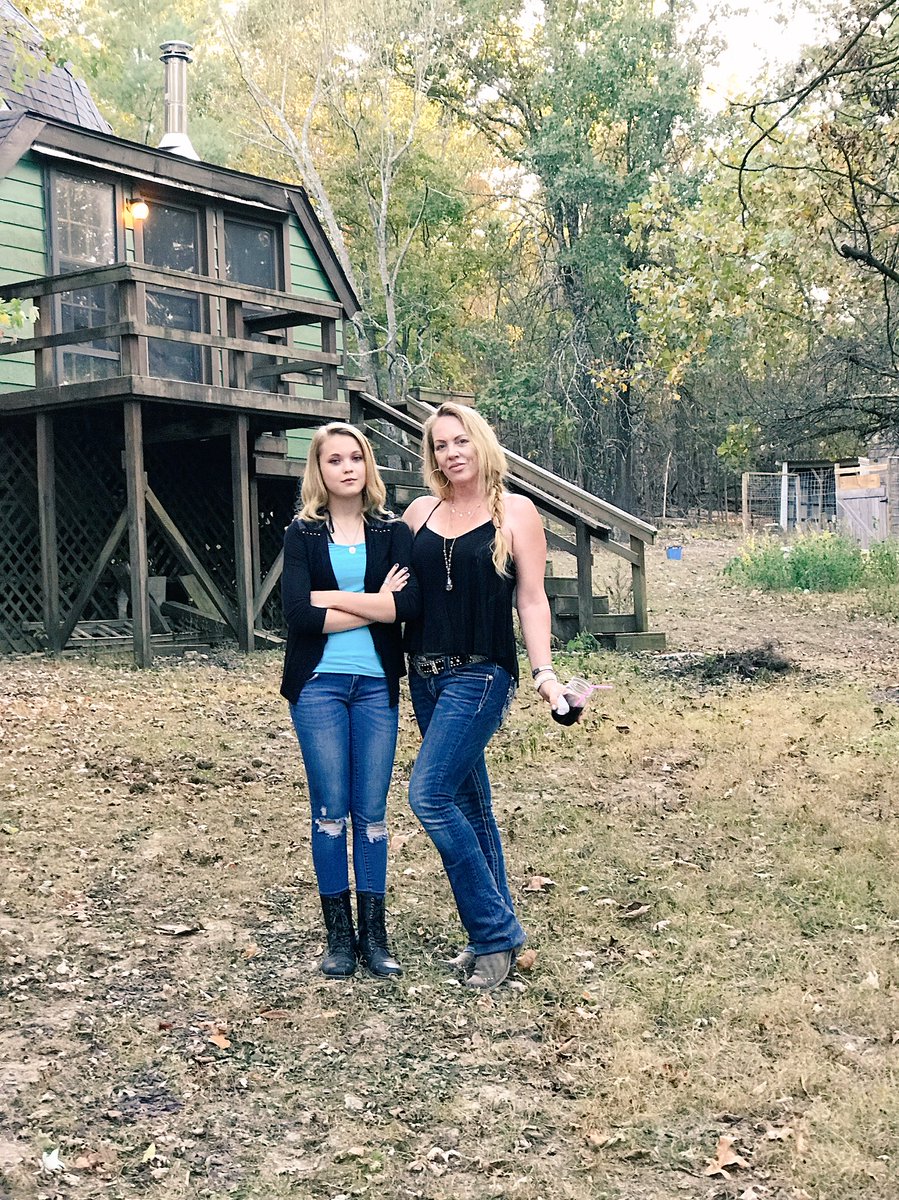 KyleiJo's tweet photo. @TLC We NEED to see Charlie #Healer  #chronicpain arms legs back neck #LymeDisease please come. We’re desperate &amp; Our church wouldn’t approve 😓 https://t.co/8QDqR3f835