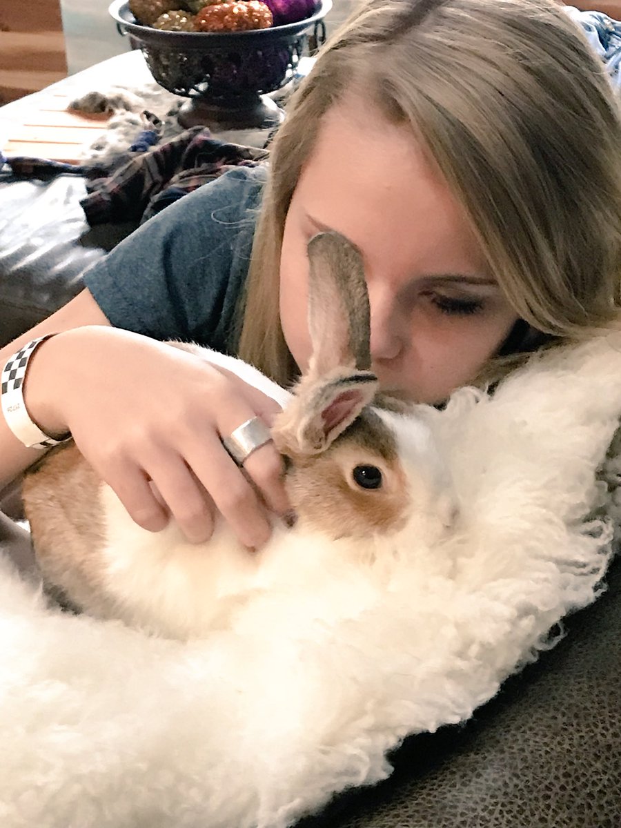 KyleiJo's tweet photo. @TLC We NEED to see Charlie #Healer  #chronicpain arms legs back neck #LymeDisease please come. We’re desperate &amp; Our church wouldn’t approve 😓 https://t.co/8QDqR3f835