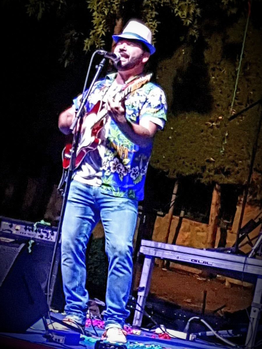 fedeflorido's tweet photo. Buenas Tardes #FelizJueves aquí os dejamos algunas fotos de los últimos conciertos #FedeYLaBandaFlorido #Rodando #LaMaquina #AlguienComoTu https://t.co/qkozlIz6gX