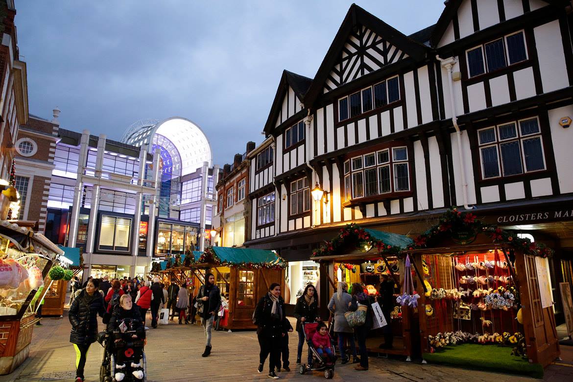 TIOTGuildford's tweet photo. These are the best #Christmas markets happening in Surrey this year https://t.co/xG6ei5gnoo 🌲🌲 https://t.co/0cuA8OrCHH