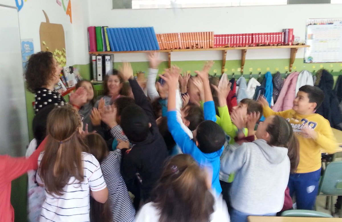 Atelier SOCIAL (@atelier_social) on Twitter photo Hoxe rematamos as visitas a todos os Coles e Institutos do <a href="/PorrinoConcello/">Concello do Porriño</a> para dinamizar a #Participación de nenos e nenas, e para preparar con eles o próximo pleno infantil.
Moitas grazas a TODXS, vémonos no salón de plenos
#CiudadesAmigas #UNICEF #derechosdelainfancia Hoxe rematamos as visitas a todos os Coles e Institutos do <a href="/PorrinoConcello/">Concello do Porriño</a> para dinamizar a #Participación de nenos e nenas, e para preparar con eles o próximo pleno infantil.
Moitas grazas a TODXS, vémonos no salón de plenos
#CiudadesAmigas #UNICEF #derechosdelainfancia