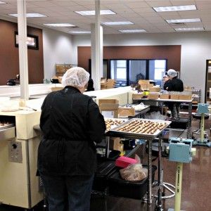 WinansChocolate's tweet photo. Tour information can be found on our website at https://t.co/k3PZawgR6L.
#BehindtheScenes #WinansExperience #TouringWinans #ChocolateTour #WinansChocolate #WinansCoffee https://t.co/tTqNzk6Dgs