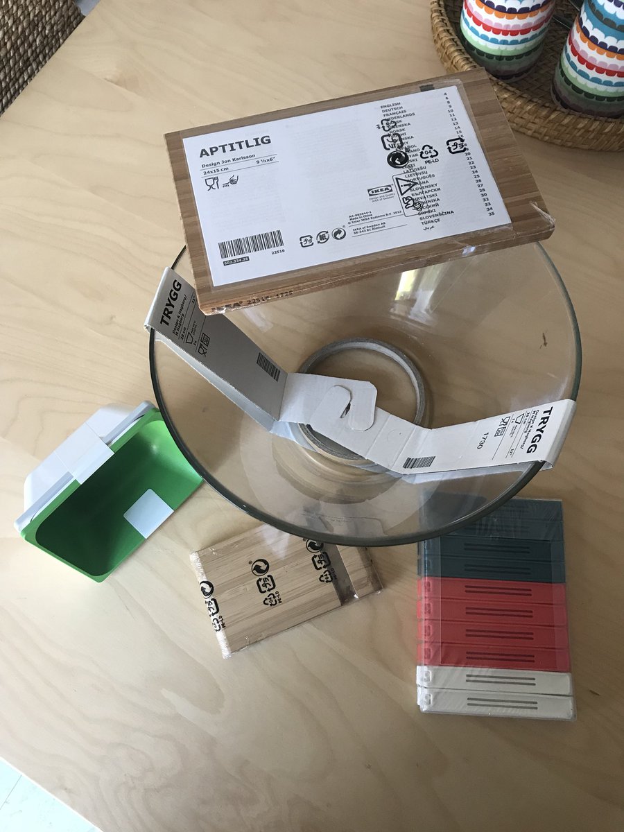 Innovative_Cie's tweet photo. L’équipe @_LaFabrique chaud bouillante, nous aussi on veut #kacker les produits #IKEA achats ok! Maintenant #creativite #Jugaad @NaviRadjou https://t.co/RsAmxRpmu3