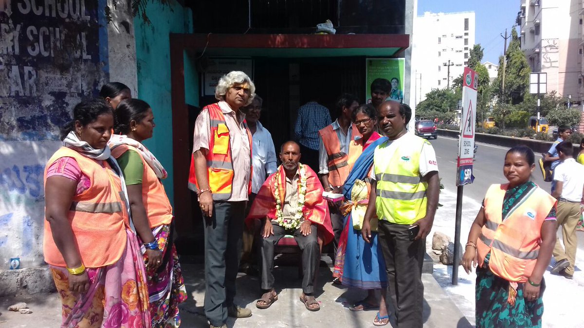 DC_Malakpet's tweet photo. BOT care taker was felicitated at Moosarambagh, Vivekananda school on 09-11-2017 by Deputy Commissioner, Circle-6,SZ,GHMC . https://t.co/1uiEm2DZzG