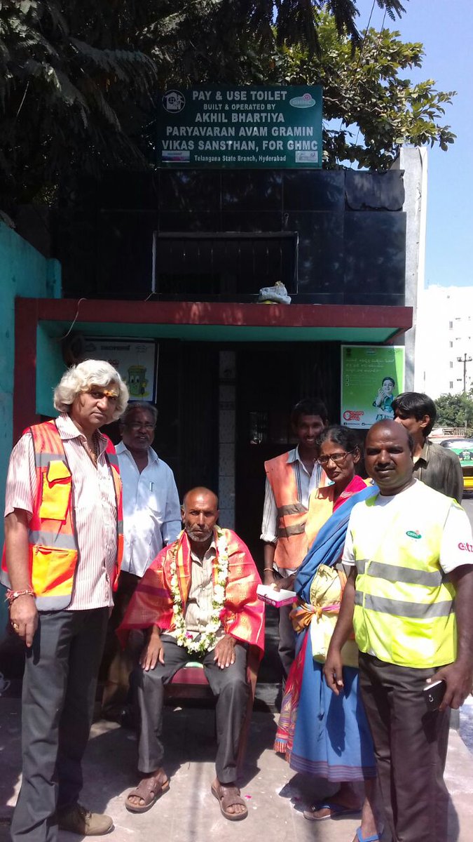 DC_Malakpet's tweet photo. BOT care taker was felicitated at Moosarambagh, Vivekananda school on 09-11-2017 by Deputy Commissioner, Circle-6,SZ,GHMC . https://t.co/1uiEm2DZzG
