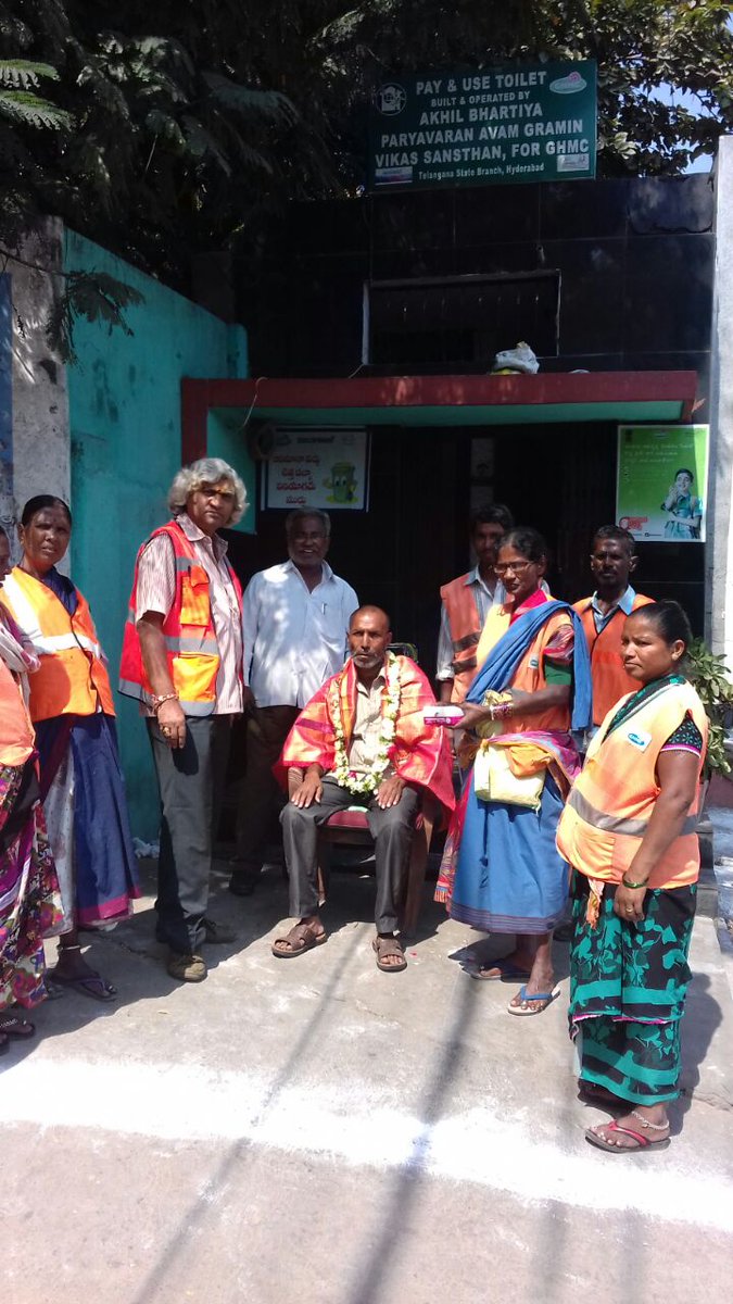 DC_Malakpet's tweet photo. BOT care taker was felicitated at Moosarambagh, Vivekananda school on 09-11-2017 by Deputy Commissioner, Circle-6,SZ,GHMC . https://t.co/1uiEm2DZzG