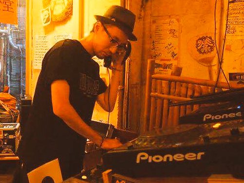 TOP_DOCA's tweet photo. 早いもので先月のスカシャッフル翌日からサウンドアタックが始まり怒涛の一カ月でしたが、明日は第2金曜日通常のスカシャッフルです。
TOP DOCA,ICHI,YAMA-T,O-muraでお届けします。
#スカシャッフル #SKASHUFFLE https://t.co/gDcvtdYde6