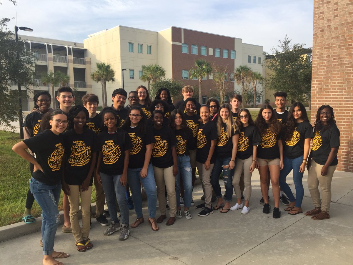 OakRidgeHS_OCPS's tweet photo. Congrats to our first class of inductees to the ORHS Scholar Society! These students will be applying to the top colleges and universities in the nation #thisisoakridge #pioneerpride @OakRidge_CCRC @OCPSGuidance @hsdocps https://t.co/Vvf9UZOvdm