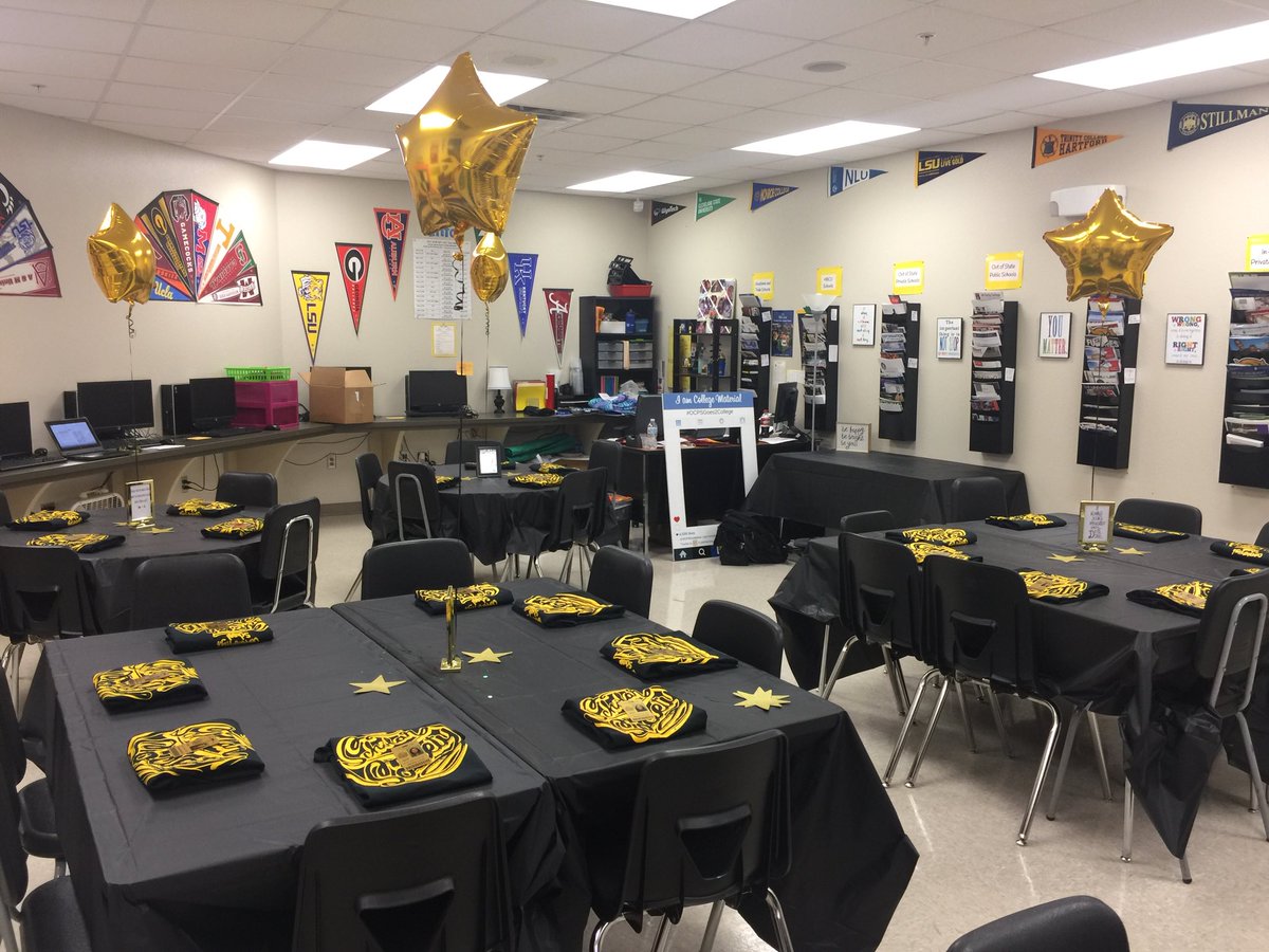 OakRidgeHS_OCPS's tweet photo. Congrats to our first class of inductees to the ORHS Scholar Society! These students will be applying to the top colleges and universities in the nation #thisisoakridge #pioneerpride @OakRidge_CCRC @OCPSGuidance @hsdocps https://t.co/Vvf9UZOvdm