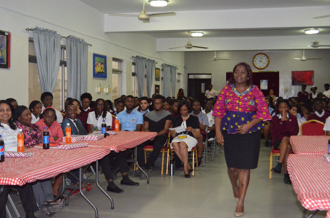 OxbridgeTC's tweet photo. Throwback to when we celebrated World Teachers Day at the college. 
#oxbridgetutorialcollege
#sixthformcollege https://t.co/yj4I9hNOFp