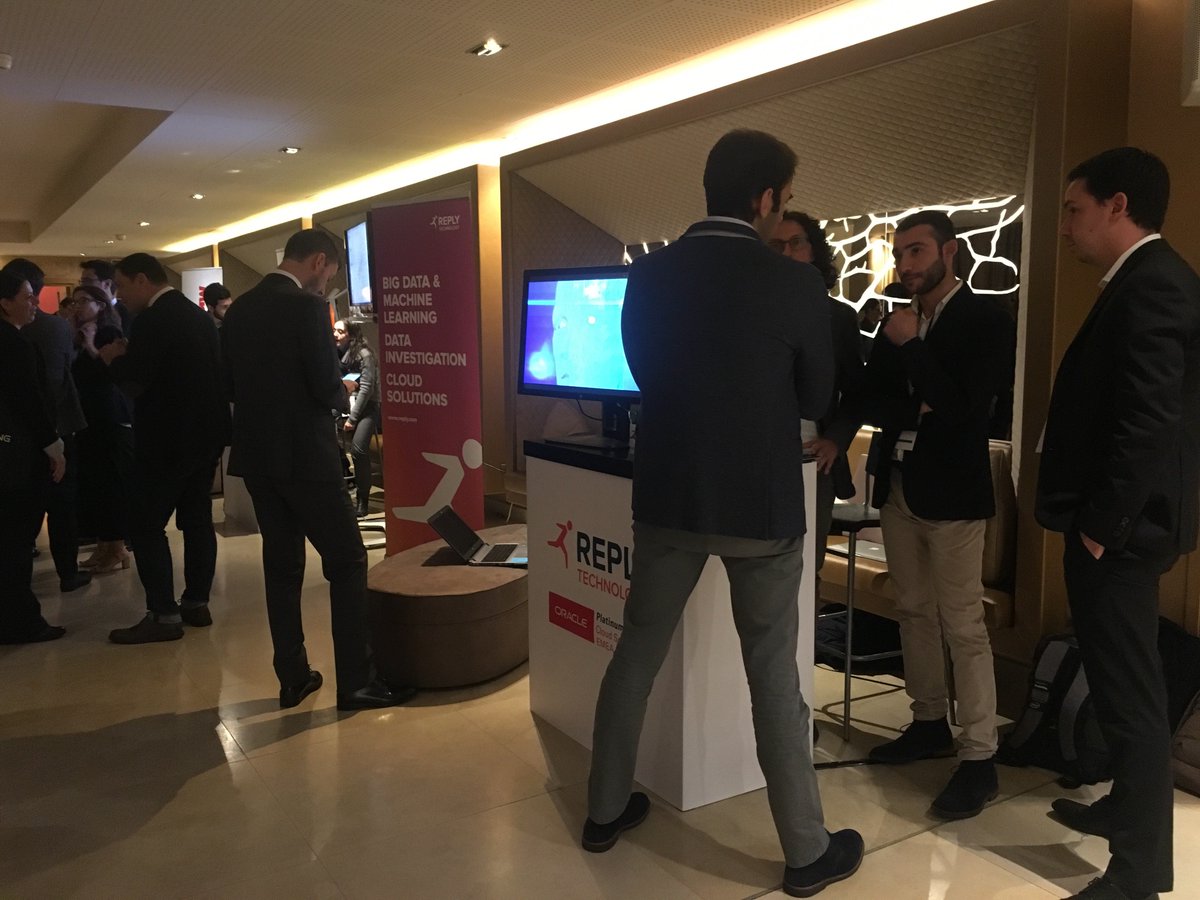 Reply_ITA's tweet photo. Oggi #TechnologyReply guida la #businesstable “From #MachineLearning to Business Value” in programma a #DataVizDay. @IKN_Italy https://t.co/RYk5qQyQKR