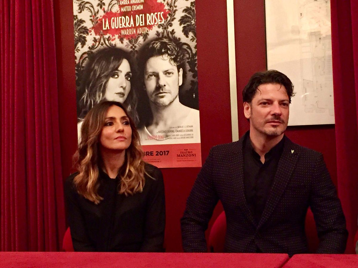 Ciaooo Milano!!!! E Piove! Ma da stasera fino al 26 novembre noi vi aspettiamo al teatro Manzoni di Milano con "La Guerra dei Roses" regia Filippo Dini con Ambra Angiolini, Emanuela Guaiana, Massimo Cagnina e io. Noi vi aspettiamooooooooo!!!!!!!!!