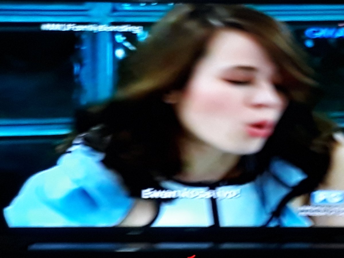 ValeeNationOFC's tweet photo. Nadisgrasya na at lahat maganda pa rin 😍... @Valeentawak  #MKJFamilyBonding https://t.co/DyGrD6jHVd