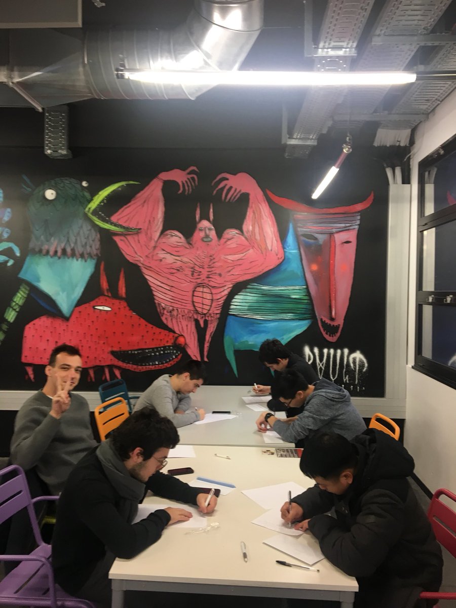 42born2code's tweet photo. Atelier Time Capsule avec les 2017, c’est une occasion unique (et dernière) d’utiliser un stylo et du papier pour écrire une lettre qui te sera destiné et remise une fois diplômé·e ! https://t.co/aqdnfcSUoM