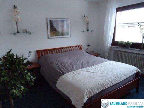 Sauerlandhuis's tweet photo. Ruim 2 kamerappartement met panoramisch uitzicht in Schmallenberg-Nordenau € 65.000,- Winterberg ligt slechts op 15 min rijden. 

 Bekijk het complete Exposé hier: https://t.co/Y6JVHBNoS2 https://t.co/d8khQ6kg4E