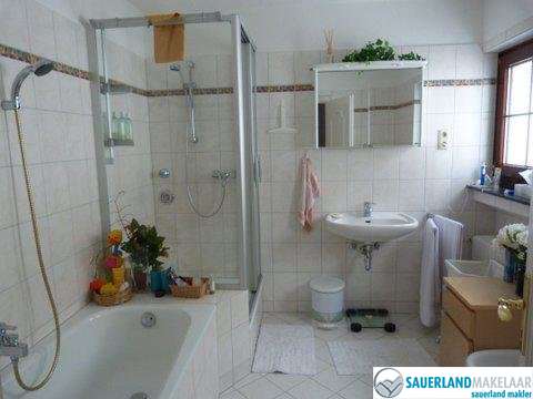 Sauerlandhuis's tweet photo. Ruim 2 kamerappartement met panoramisch uitzicht in Schmallenberg-Nordenau € 65.000,- Winterberg ligt slechts op 15 min rijden. 

 Bekijk het complete Exposé hier: https://t.co/Y6JVHBNoS2 https://t.co/d8khQ6kg4E