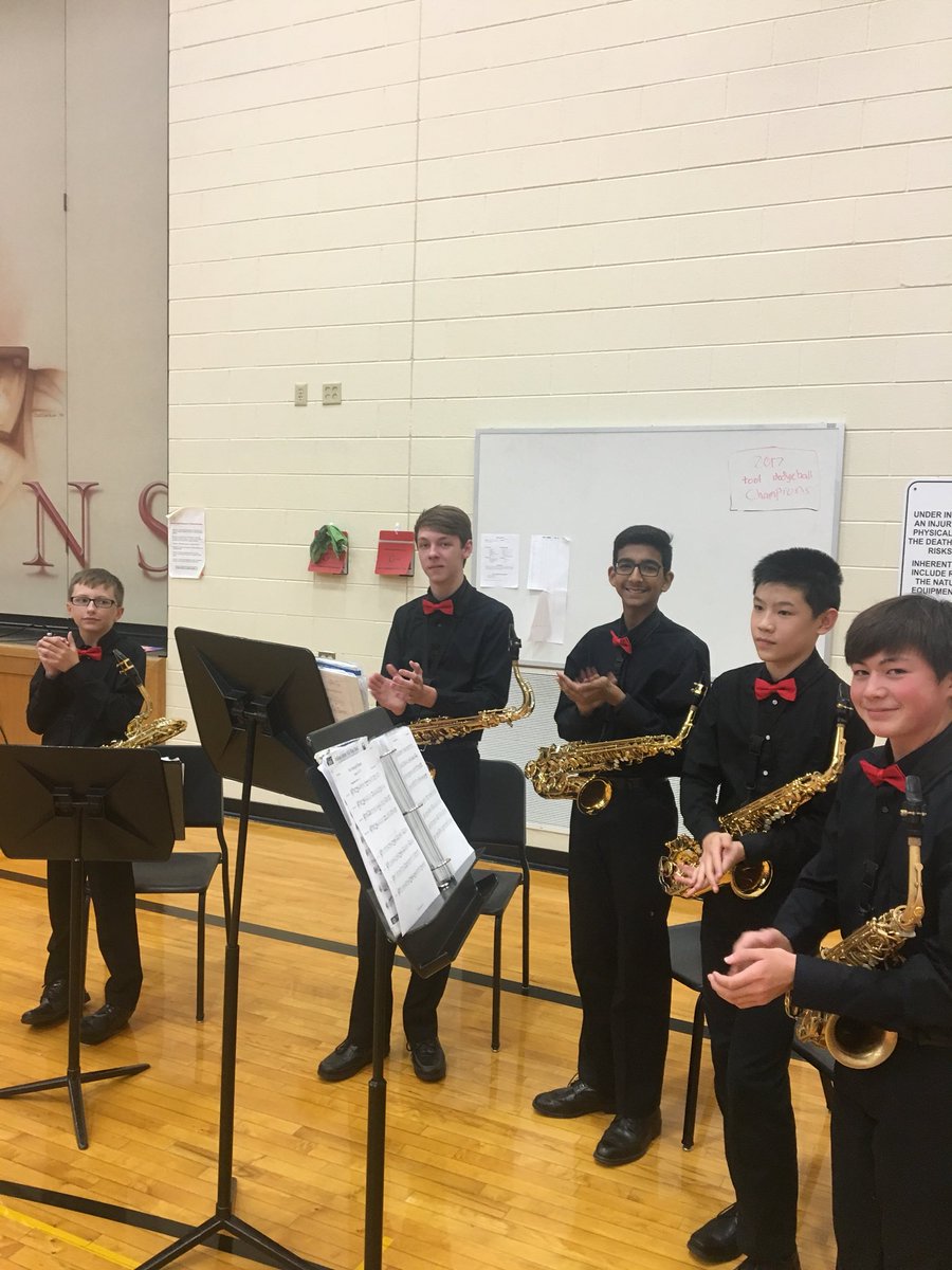 SamuelFritz's tweet photo. 5 fantastic @centergrovemsc @CGMSCBands #planetsax members preparing to play at our Veterans Day celebration #musedchat https://t.co/XIs40W23pV