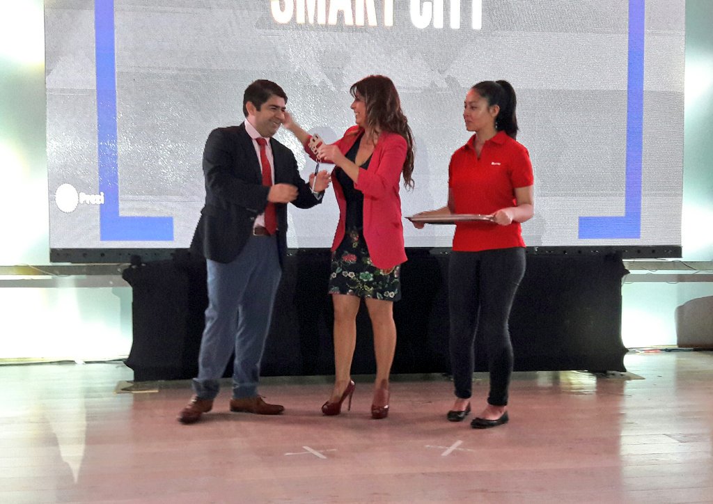 Gore_Tarapaca's tweet photo. #TarapacáSmart | @inacap_iqq recibe las llaves de la nueva sede del #hubglobal #Tarapacá, un centro colaborativo de #innovación para toda la región 😀 https://t.co/qEwcXIWkBa