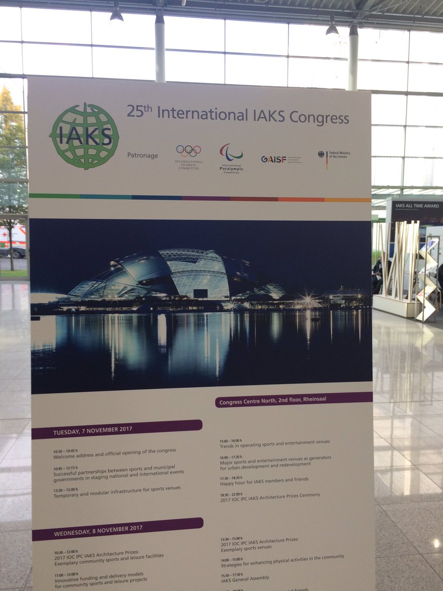 wsfsnowboard's tweet photo. @WorldSnowFed in discussions with experts on snowpark #development @iaks Congress #WeMoveOn #Schneestern #FSB2017 https://t.co/k9qO3r6wln