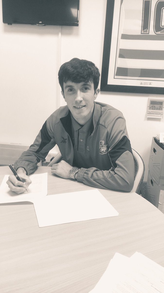 DannyAmos22's tweet photo. Over the moon to have signed my first professional contract at @drfc_official more hard work to come!!⚽️⚽️ https://t.co/ZQXKTsm22y